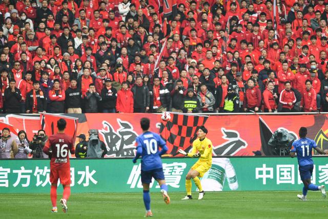 KOK棋牌_主场高压持续有效，比分优势扩大(主场什么意思)